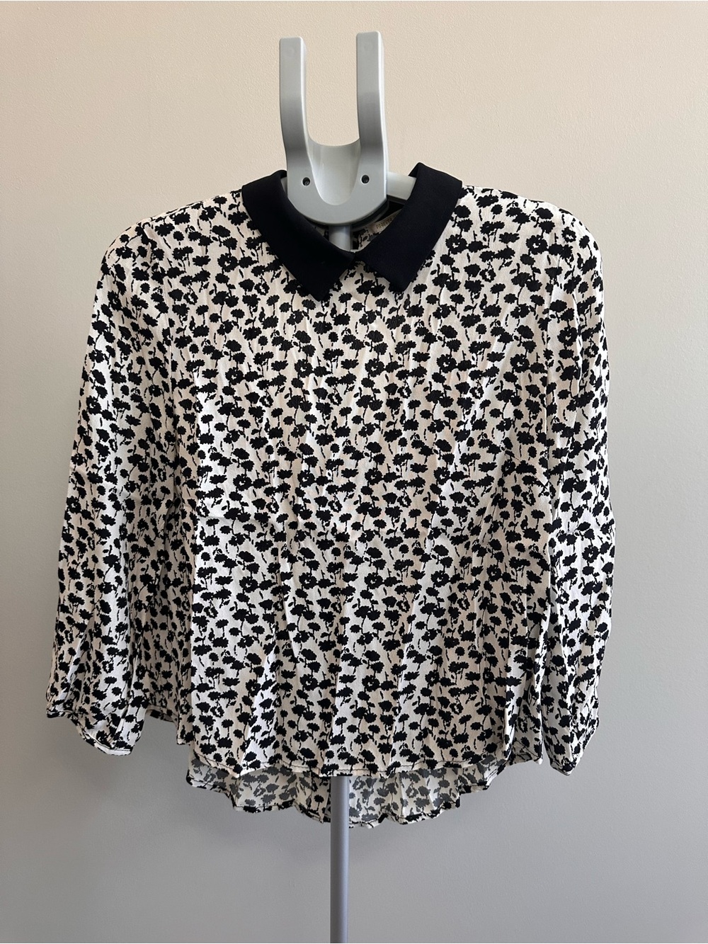 Forever 21 Black & White Floral Button-Up Blouse with Contrast Collar